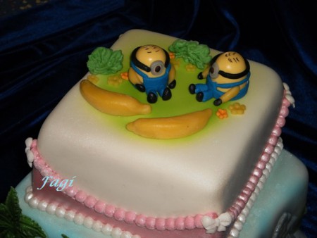 Minion cake