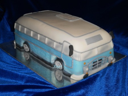 Ikarus busz torta