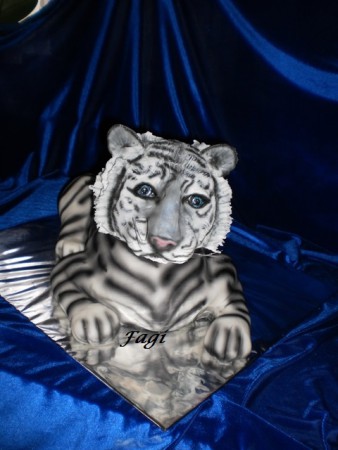 Fehér tigris torta