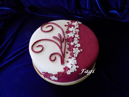 bordó-fehér torta