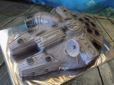Millenium falcon cake